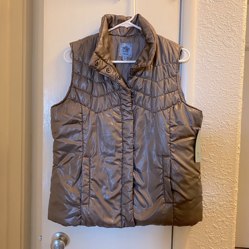 Izod women’s puffer vest